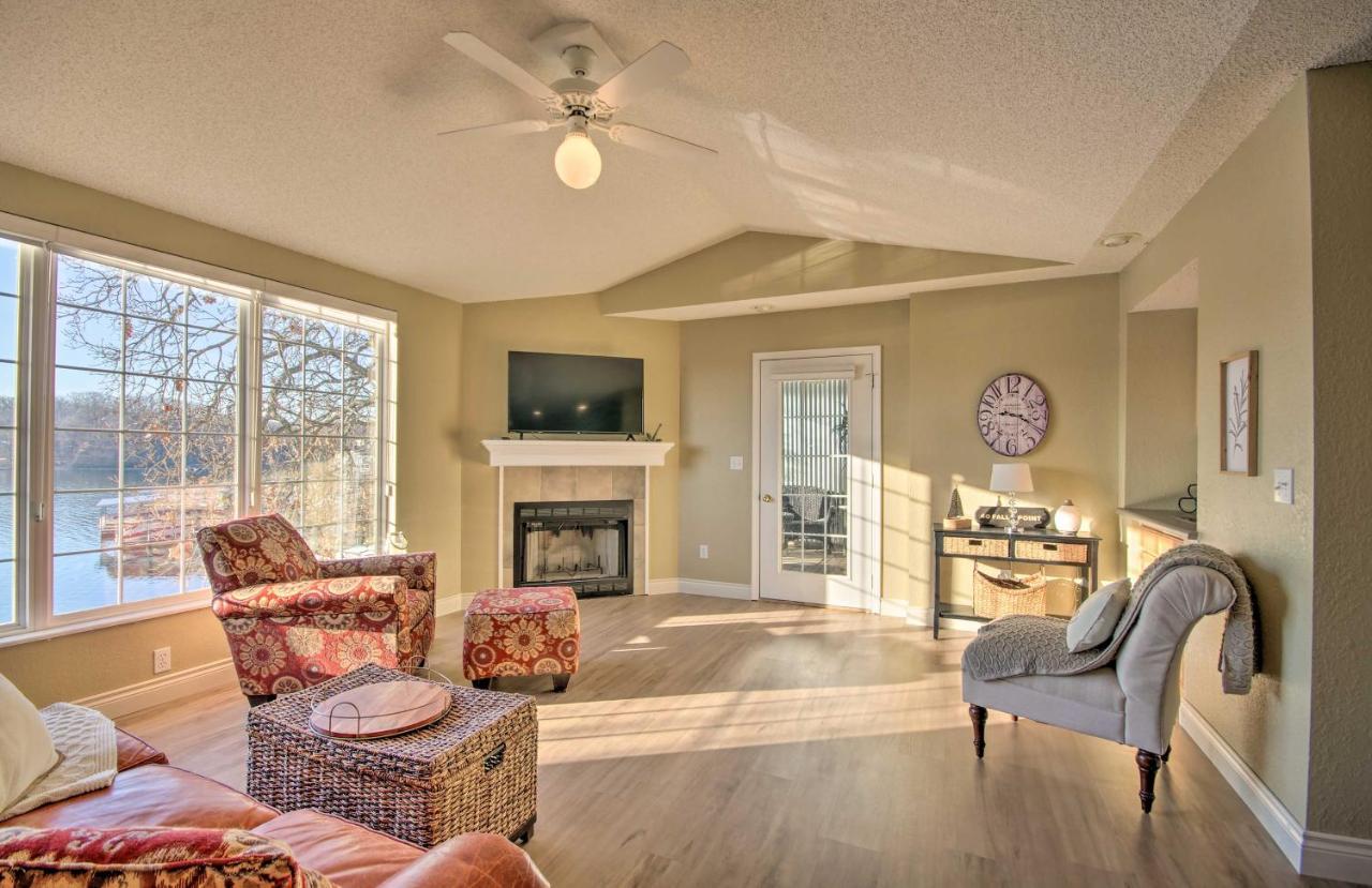 Waterfront Townhome With Private Dock And Lake Views レイク・オザーク エクステリア 写真