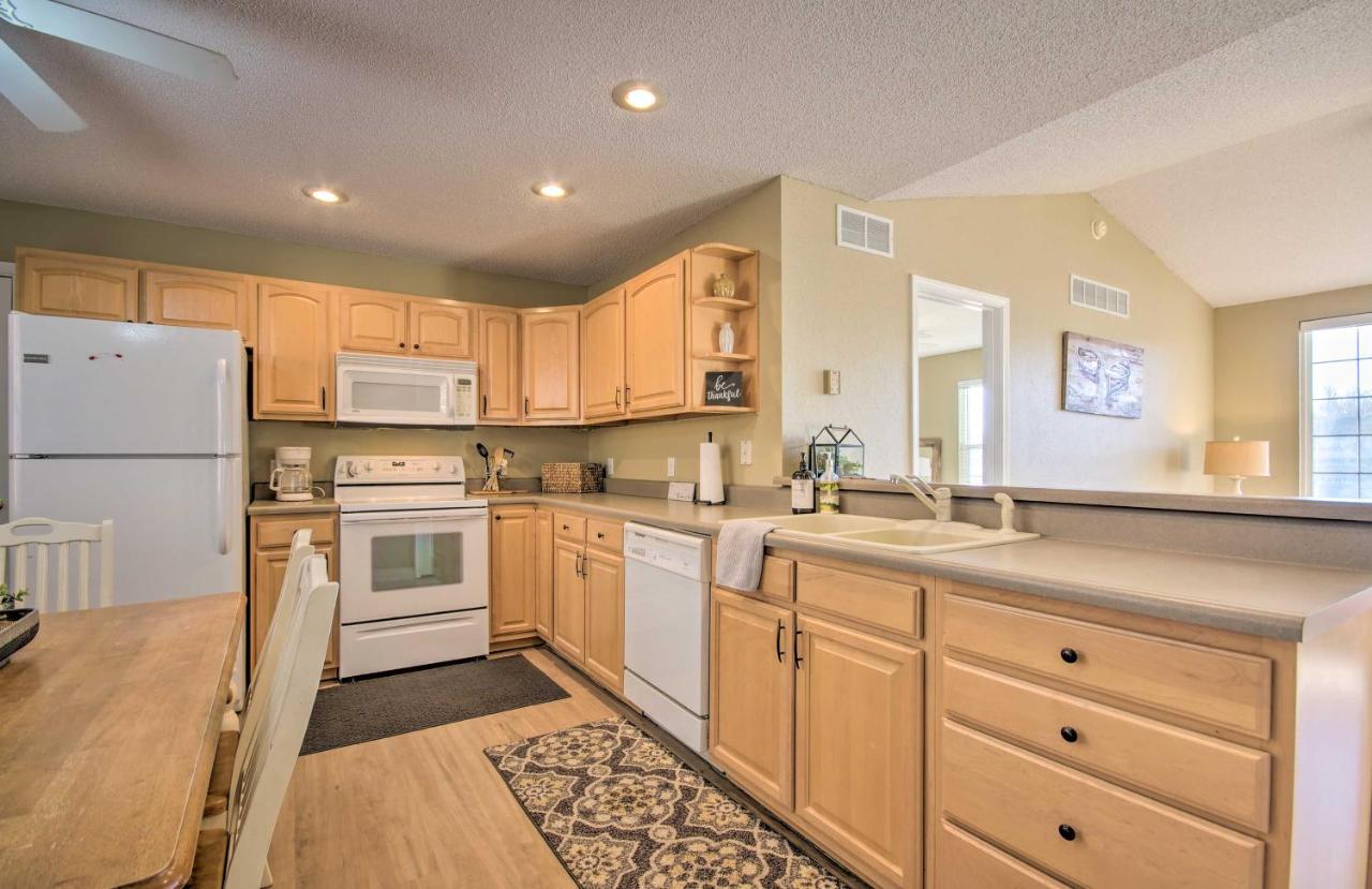 Waterfront Townhome With Private Dock And Lake Views レイク・オザーク エクステリア 写真